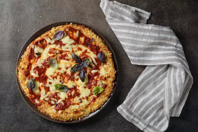 Пицца из цветной капусты с миндалём и сыром - Пошаговый рецепт